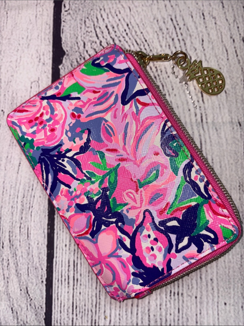 Lilly Pulitzer Floral Zip Card Case w Pineapple 🍍 Charm -vibrant print - Picture 5 of 10